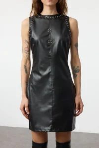 TRENDYOLMİLLA Black Faux Leather Troklu Fitted Mini Weaving Dress - Image 3