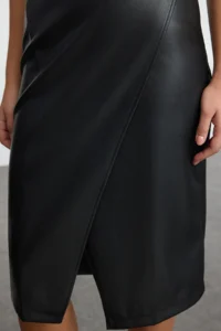 TRENDYOLMİLLA Black wrap Closure bodycone/Fitting Midi Knitting Dress - Image 4