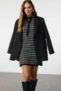 TRENDYOLMİLLA Black textured Short / Mini Textured Knit Dress - Image 3