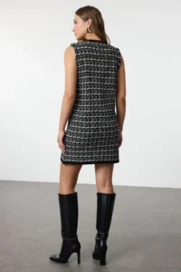 TRENDYOLMİLLA Black textured Short / Mini Textured Knit Dress - Image 7