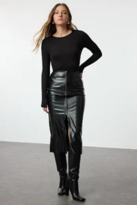 TRENDYOLMiLLA Black Zipper Detailed Midi Shiny Faux Leather Weaving Skirt - Image 10