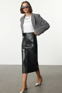 TRENDYOLMiLLA Black Zipper Detailed Midi Shiny Faux Leather Weaving Skirt - Image 2
