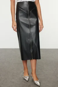 TRENDYOLMiLLA Black Zipper Detailed Midi Shiny Faux Leather Weaving Skirt - Image 3