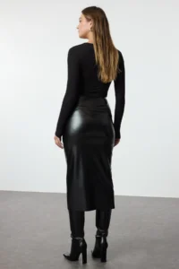 TRENDYOLMiLLA Black Zipper Detailed Midi Shiny Faux Leather Weaving Skirt - Image 9