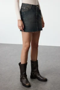TRENDYOLMiLLA Mavi Soluk Efekt Vintage High Waist Mini denim Skirt - Image 4