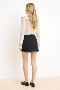 TRENDYOLMİLLA Black Bow and Slit Detailed Mini Knitting Shorts Skirt - Image 4