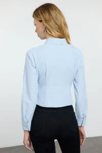 TRENDYOLMİLLA Mavi Bele Oturan Fitted Pattern Weaving Shirt - Image 5