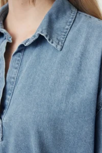TRENDYOLMİLLA Mavi Oversized tied up denim Shirt - Image 3