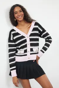 TRENDYOLMİLLA Pink Simli Color Bloklu Striped Knitwear Cardigan - Image 2