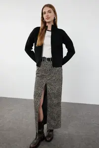 TRENDYOLMİLLA Black Soft textured Zippered Knitwear Cardigan - Image 2