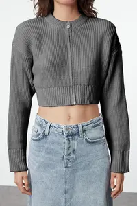 TRENDYOLMİLLA Anthracite Crop Wadding Zipper Detailed Knitwear Cardigan - Image 3