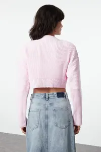 TRENDYOLMİLLA Pink Crop Wadding Zipper Detailed Knitwear Cardigan - Image 6