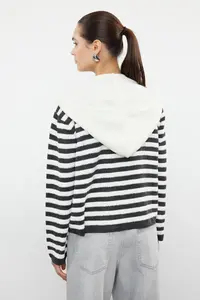 TRENDYOLMİLLA Anthracite Hooded Knitwear Cardigan - Image 6