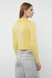 TRENDYOLMİLLA Yellow Crop Soft textured Jewelry buttoned Knitwear Cardigan - Image 5