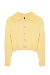 TRENDYOLMİLLA Yellow Crop Soft textured Jewelry buttoned Knitwear Cardigan - Image 6