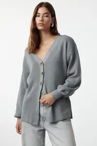 TRENDYOLMİLLA Gray V-neck Knitwear Cardigan - Image 2
