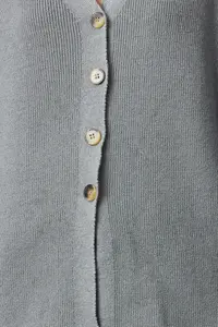 TRENDYOLMİLLA Gray V-neck Knitwear Cardigan - Image 3