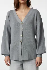 TRENDYOLMİLLA Gray V-neck Knitwear Cardigan - Image 4