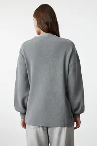 TRENDYOLMİLLA Gray V-neck Knitwear Cardigan - Image 5