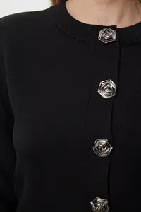 TRENDYOLMİLLA Black Premium/Special Yarn Crop Rose Button Detailed Jacket Look Knitwear Cardigan - Image 4