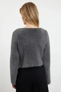 TRENDYOLMİLLA Anthracite Crop Feather Binding Detailed Knitwear Cardigan - Image 5