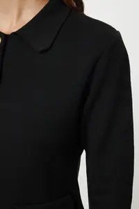 TRENDYOLMİLLA Black Button Detailed Premium/Special Thread Fitted/Bodysuit hugging Knitwear Cardigan - Image 4