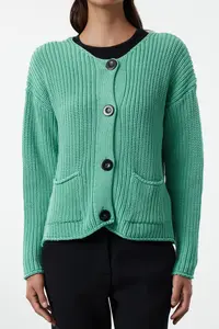 TRENDYOLMİLLA Green Wide Pattern Thick Basic Knitwear Cardigan - Image 4