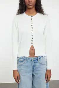 TRENDYOLMİLLA Ecru Basic buttoned Jacket Look Soft textured Knitwear Cardigan - Image 3