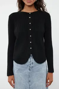 TRENDYOLMİLLA Black Crew Neck Jacket Look Soft Textured Knitwear Cardigan - Image 3