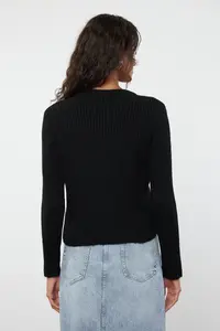 TRENDYOLMİLLA Black Crew Neck Jacket Look Soft Textured Knitwear Cardigan - Image 5