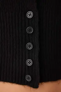 TRENDYOLMİLLA Black Crop Square Neck Knitwear Soft textured Fitted/Bodysuit hugging Cardigan - Image 3