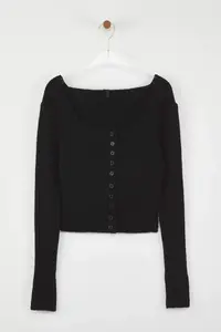 TRENDYOLMİLLA Black Crop Square Neck Knitwear Soft textured Fitted/Bodysuit hugging Cardigan - Image 5