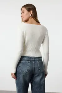 TRENDYOLMİLLA Ecru Crop Square Neck Knitwear Soft textured Fitted/Bodysuit hugging Cardigan - Image 5