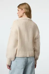 TRENDYOLMİLLA Stone Soft textured Rose Detailed Knitwear Cardigan - Image 5
