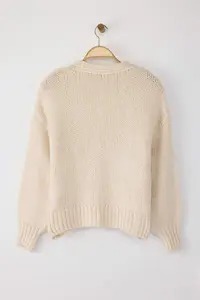 TRENDYOLMİLLA Stone Soft textured Rose Detailed Knitwear Cardigan - Image 7