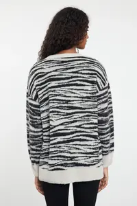 TRENDYOLMİLLA Stone Soft textured Zebra Patterned Knitwear Cardigan - Image 5