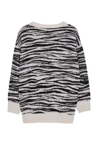 TRENDYOLMİLLA Stone Soft textured Zebra Patterned Knitwear Cardigan - Image 7