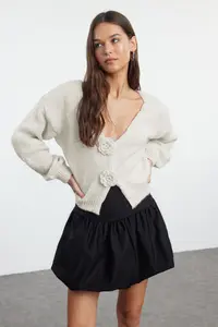 TRENDYOLMİLLA Stone Rose Detailed Knitwear Soft textured Cardigan