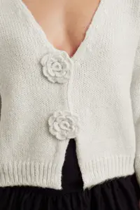 TRENDYOLMİLLA Stone Rose Detailed Knitwear Soft textured Cardigan - Image 4