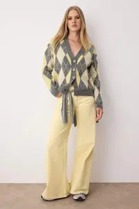 TRENDYOLMİLLA Anthracite V-neck Soft textured Plaid Patterned Knitwear Cardigan - Image 2