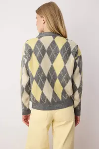 TRENDYOLMİLLA Anthracite V-neck Soft textured Plaid Patterned Knitwear Cardigan - Image 4