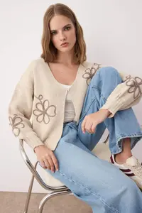 TRENDYOLMİLLA Beige Embroidery Detailed V-neck Knitwear Cardigan