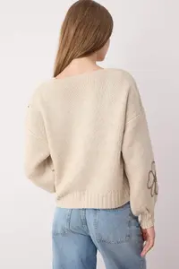 TRENDYOLMİLLA Beige Embroidery Detailed V-neck Knitwear Cardigan - Image 4
