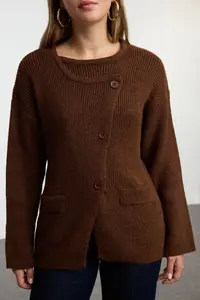 TRENDYOLMİLLA Brown Soft textured Double breasted Knitwear Cardigan - Image 3