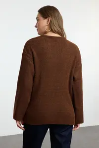 TRENDYOLMİLLA Brown Soft textured Double breasted Knitwear Cardigan - Image 5