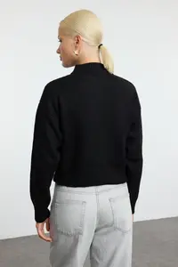 TRENDYOLMİLLA Black-Anthracite Soft textured 2 Sets Pack Crew Neck Knitwear Cardigan - Image 3