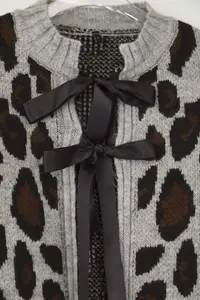 TRENDYOLMİLLA Light Gray Leopard Patterned Crop Soft textured Knitwear Cardigan - Image 6