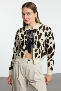 TRENDYOLMİLLA Stone Leopard Patterned Crop Soft textured Knitwear Cardigan - Image 2