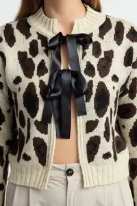 TRENDYOLMİLLA Stone Leopard Patterned Crop Soft textured Knitwear Cardigan - Image 4