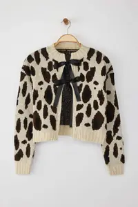 TRENDYOLMİLLA Stone Leopard Patterned Crop Soft textured Knitwear Cardigan - Image 6